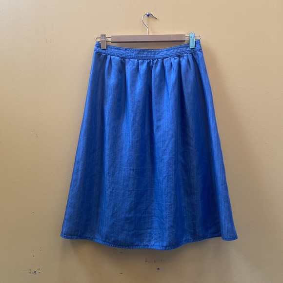 Size 2 LOFT denim-colored button up skirt - Picture 6 of 7